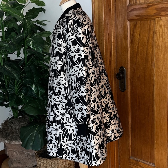 ASOS Silky Swing Trapeze Short Coat Jacket Spring Black White Floral Size 6 - Picture 4 of 10